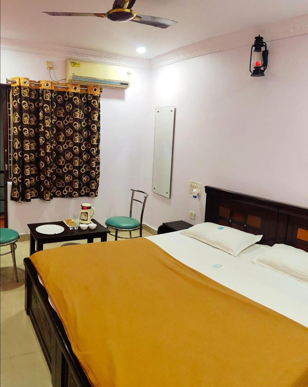 Sv Guest Rooms วิสาขปัตนัม ภายนอก รูปภาพ